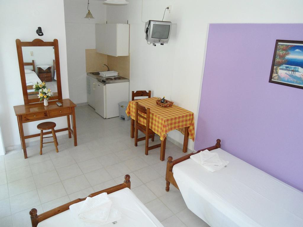 Evi Apartments And Studios Theologos  Ruang foto