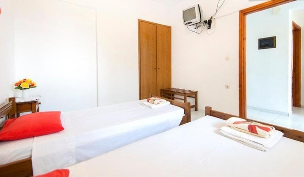 Evi Apartments And Studios Theologos  Ruang foto